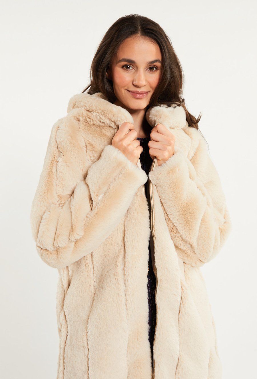 Kurtka ze sztucznego futerka