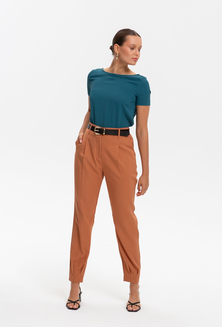 Wiskozowe spodnie z zaszewkami na nogawce