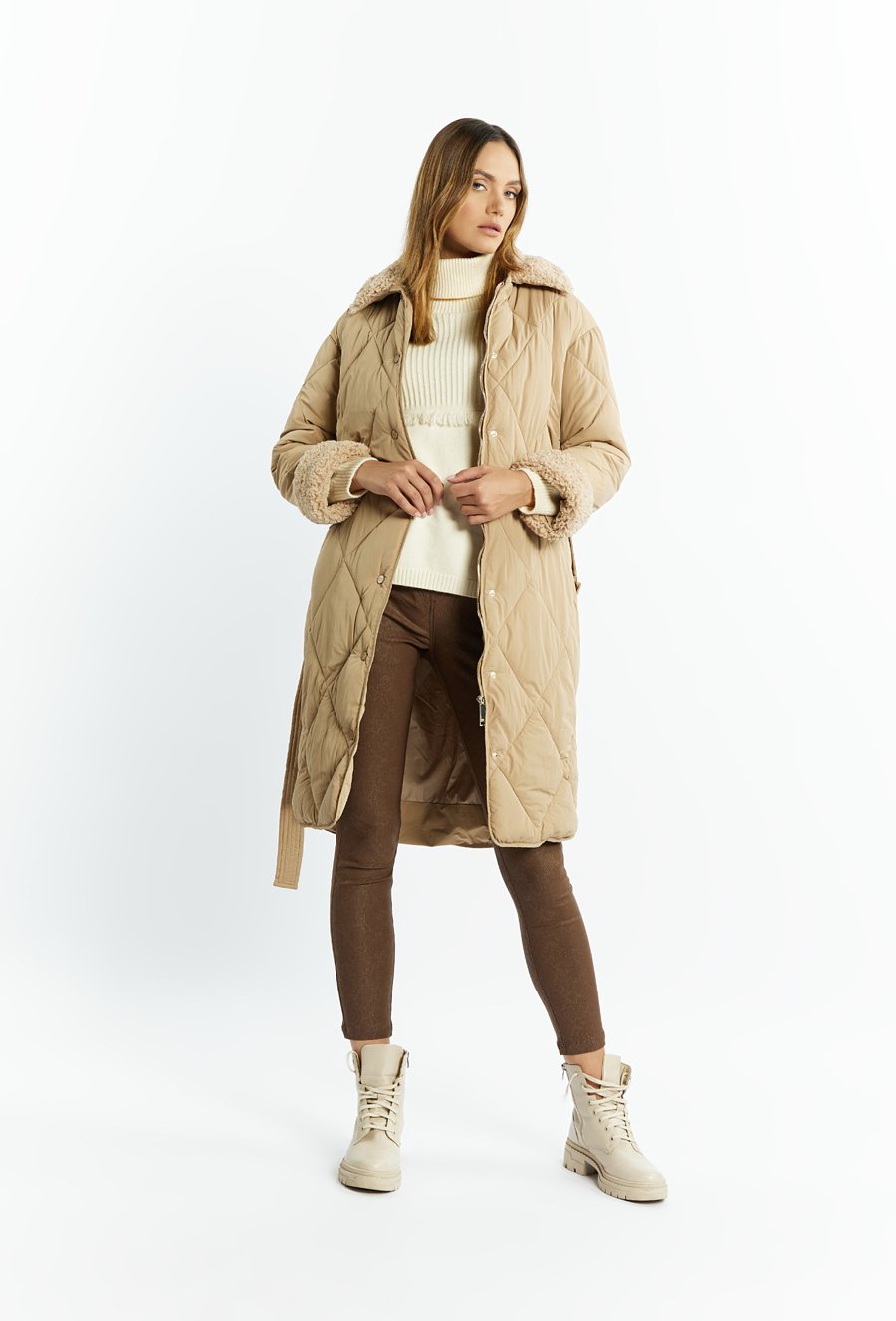 Pikowany płaszcz damski