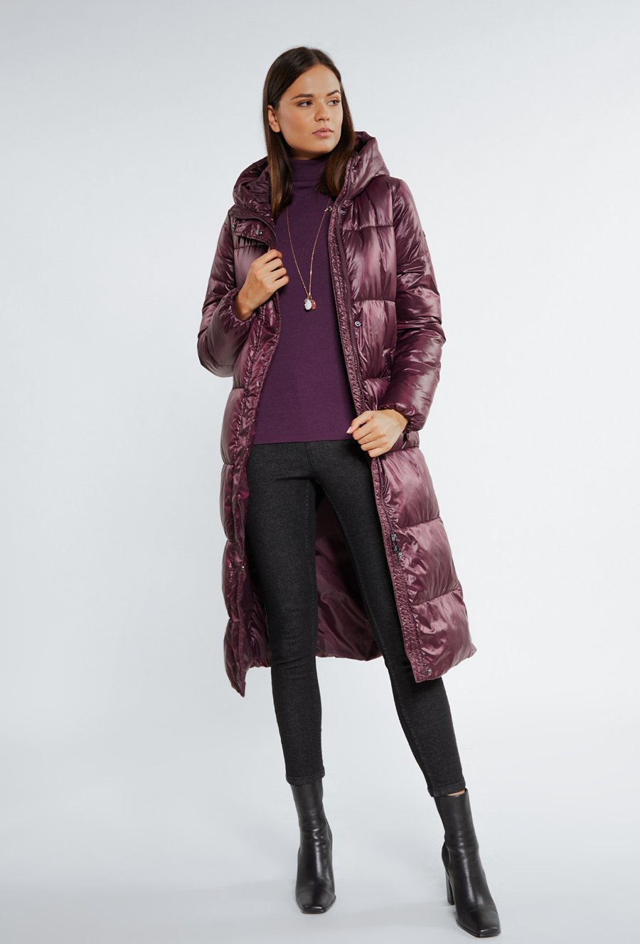 Długa kurtka z połyskującego materiału
