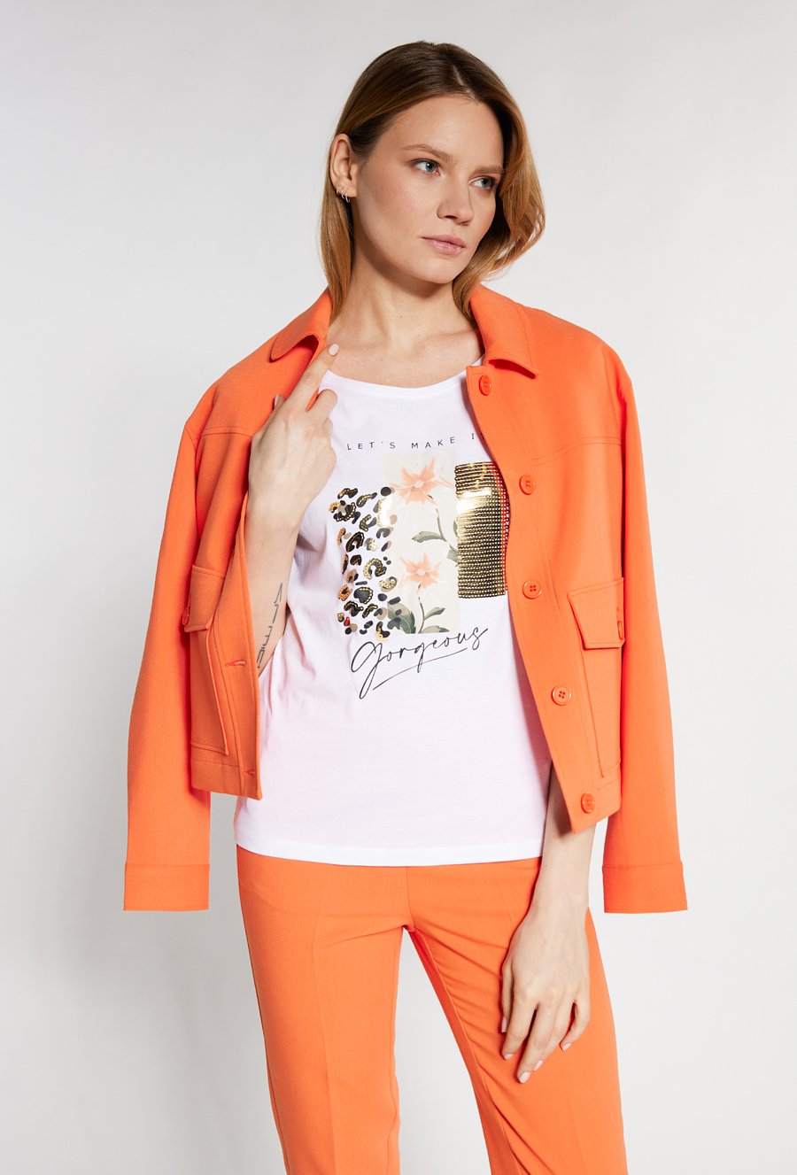 T-shirt damski z cekinowym panelem