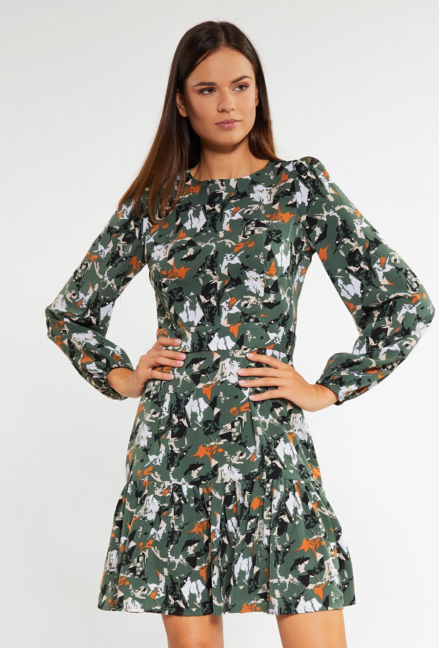 Elegancka sukienka z falbaną