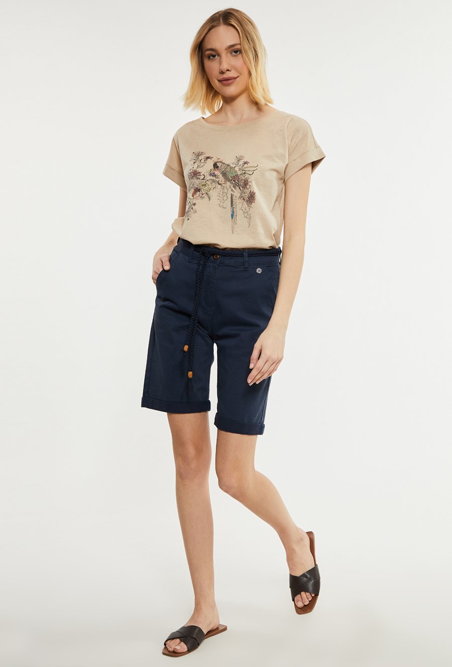 Wzorzyste spodenki z paskiem