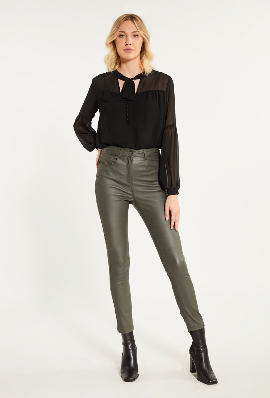 Bluzka damska z delikatnego materiału