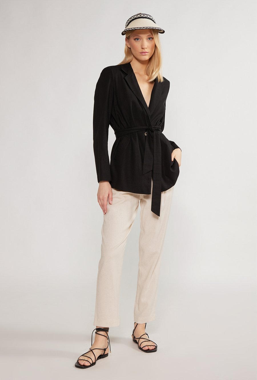 Daszek damski z ozdobnym splotem