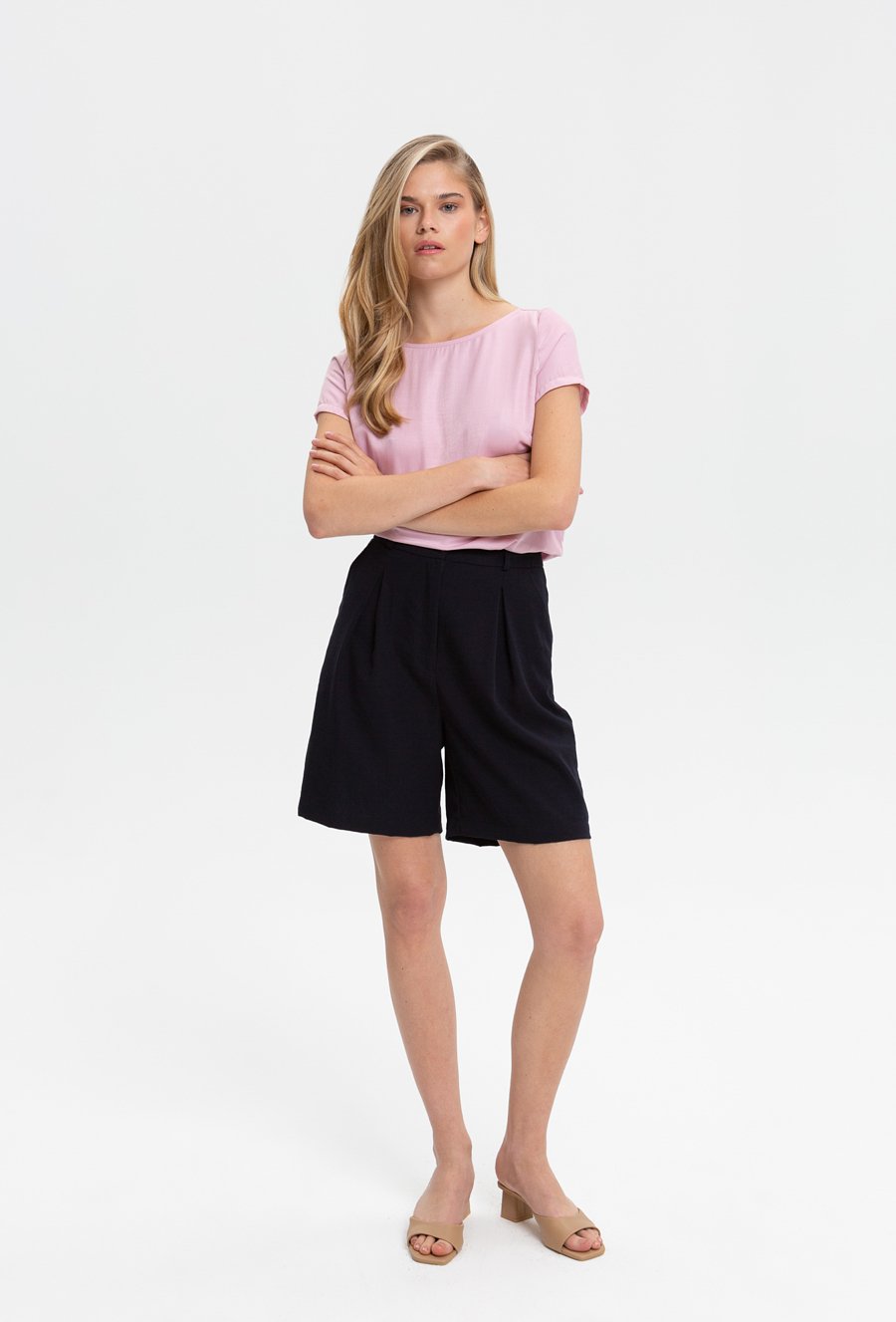 Gładka bluzka z kr&oacute;tkim rękawem