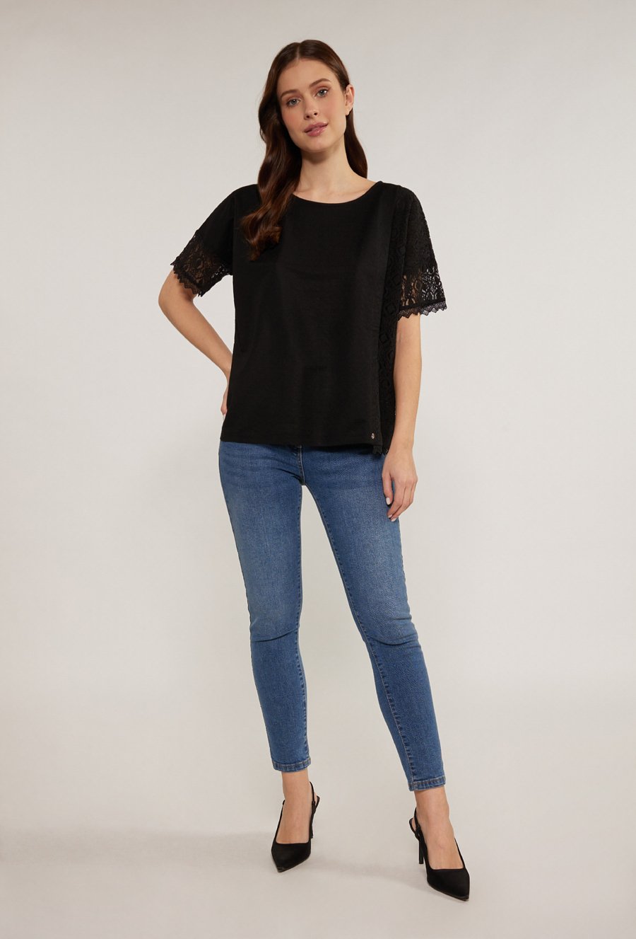 Bluzka z koronkowymi wstawkami