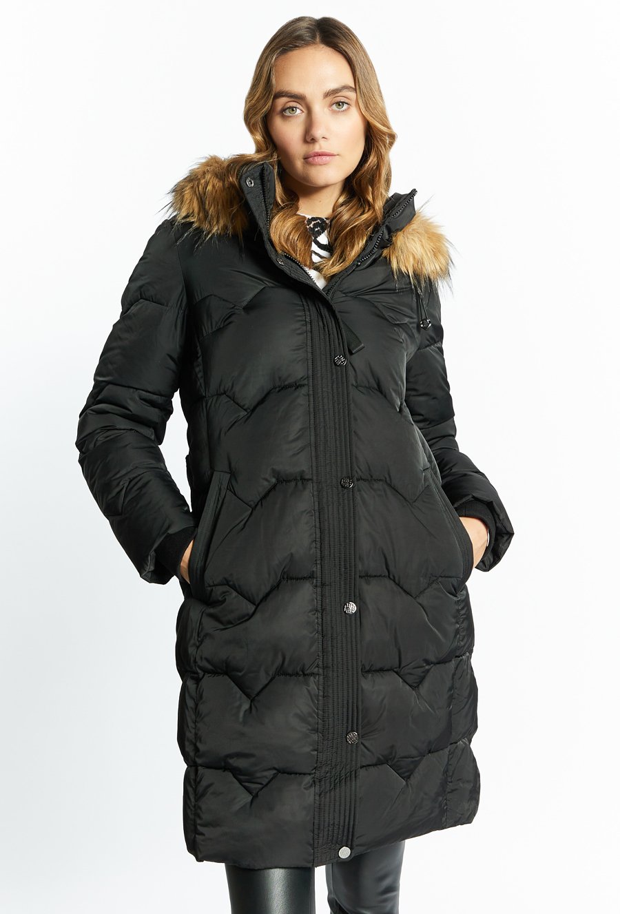 Płaszcz damski z odpinanym kapturem i futerkiem