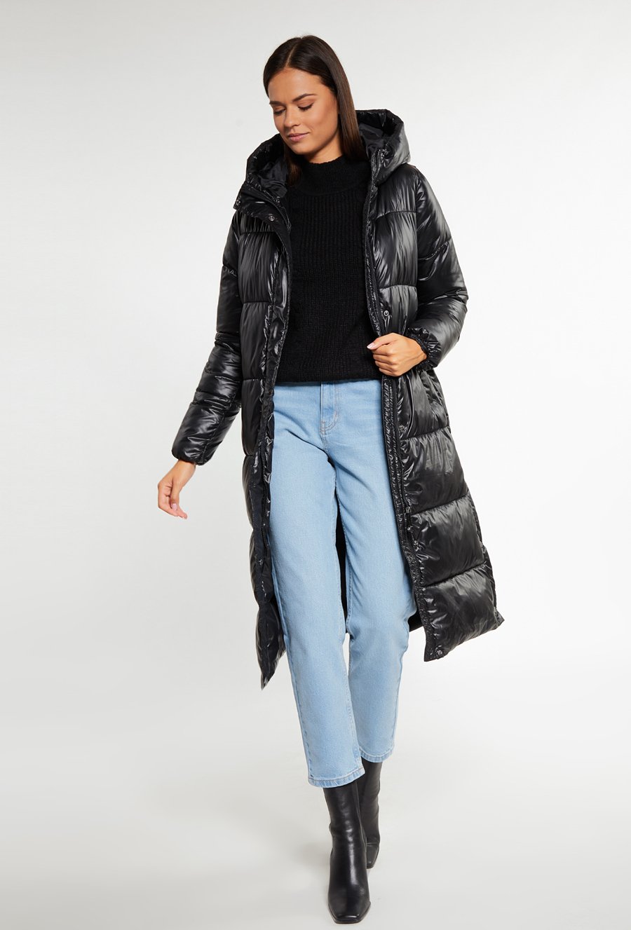 Długa kurtka z połyskującego materiału