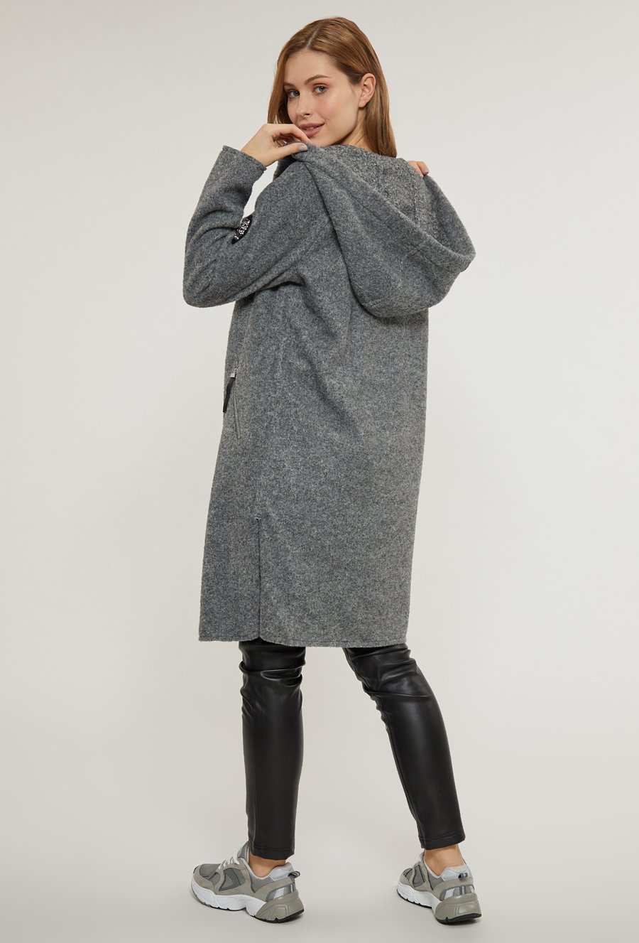 Płaszcz damski z kapturem