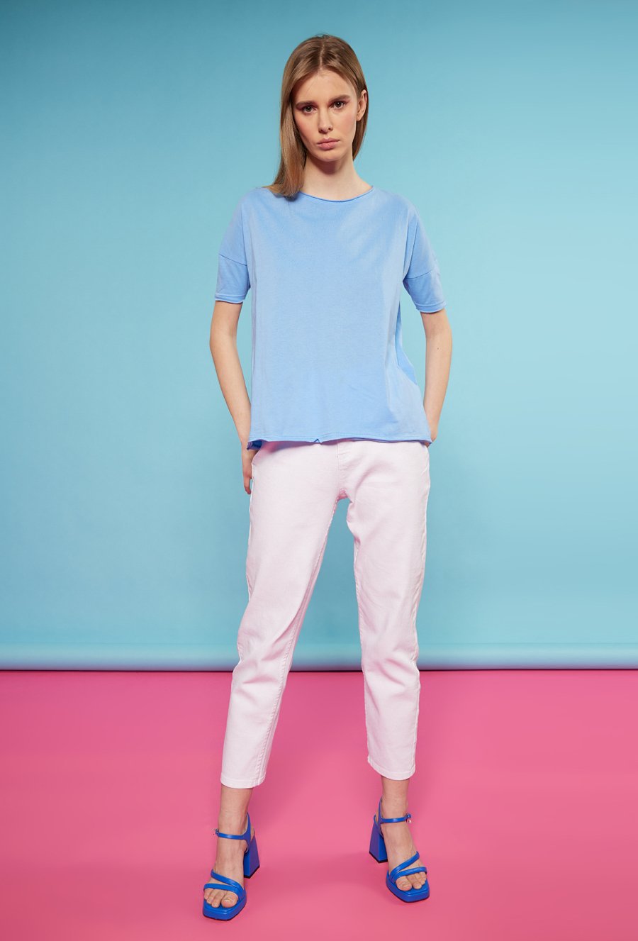 Klasyczny t-shirt damski