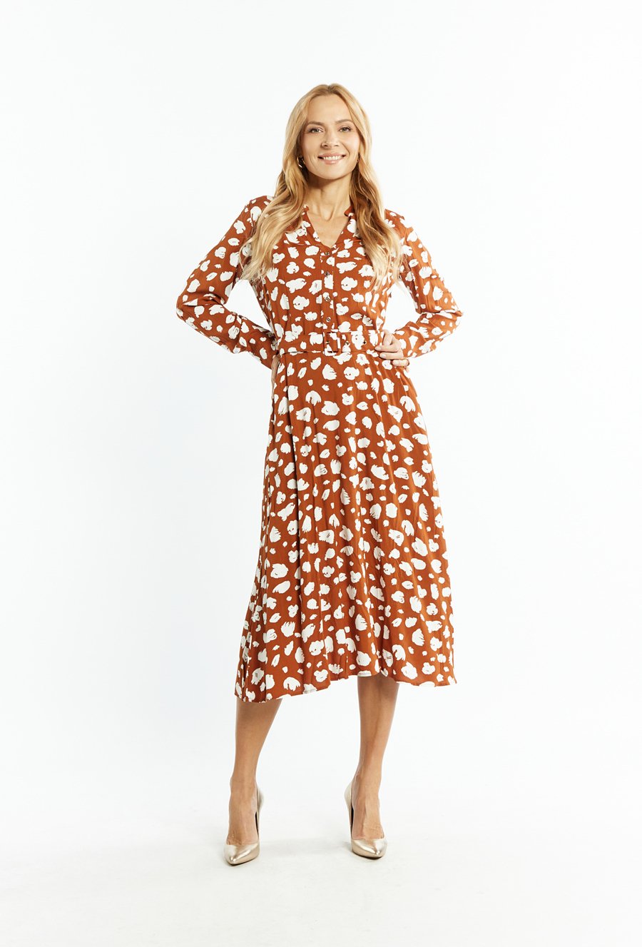 Sukienka midi  z lekko rozszerzanym dołem