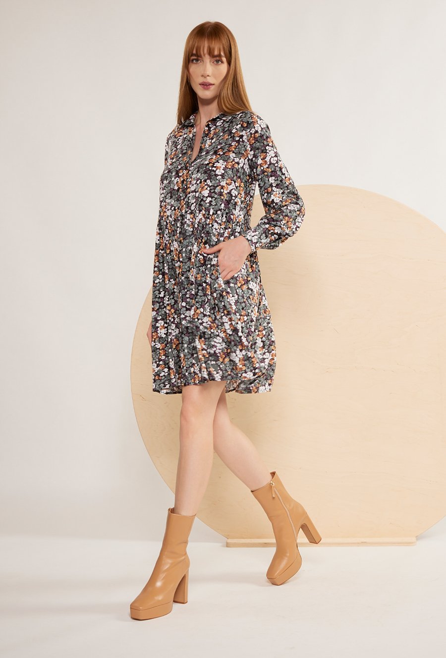 Wiskozowa sukienka w kwiaty