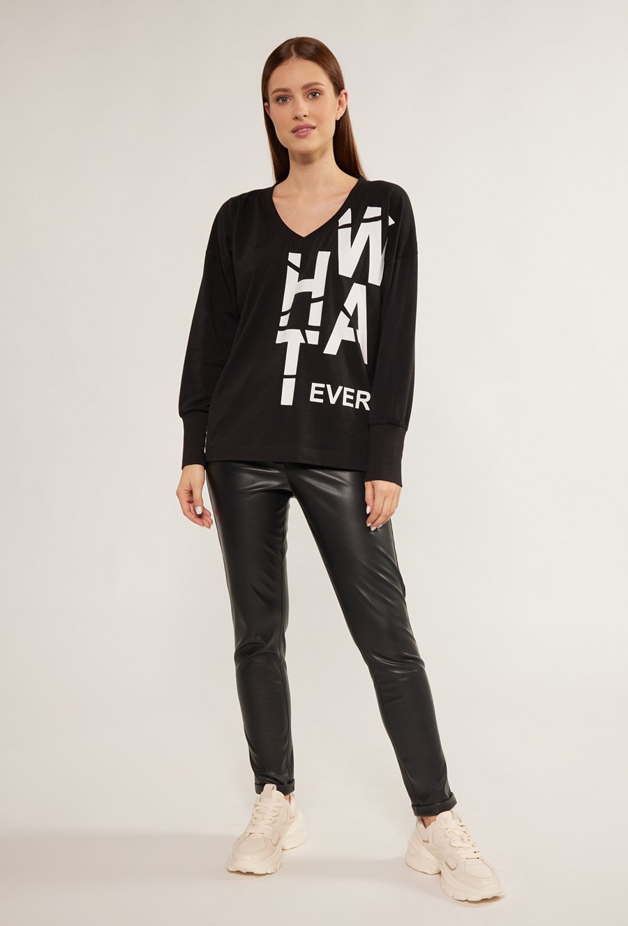 Bluzka z ozdobnym napisem