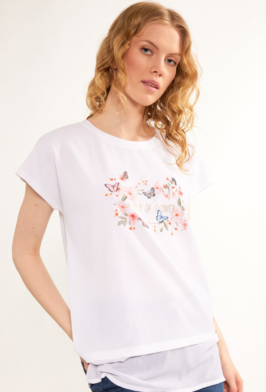 Wzorzysta bluzka z łączonych materiał&oacute;w