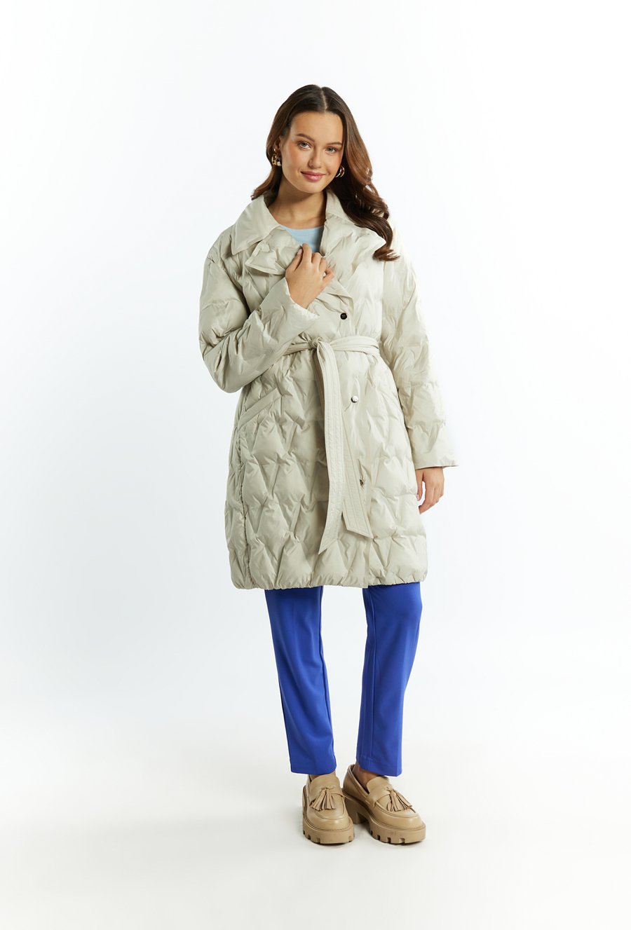 Pikowany płaszcz damski z kołnierzem