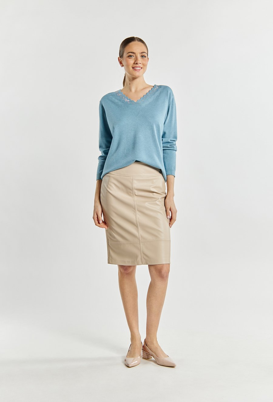 Sweter damski z dżetowym dekoltem