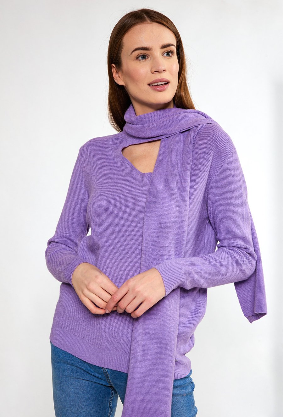 Sweter damski z wszytym szalikiem