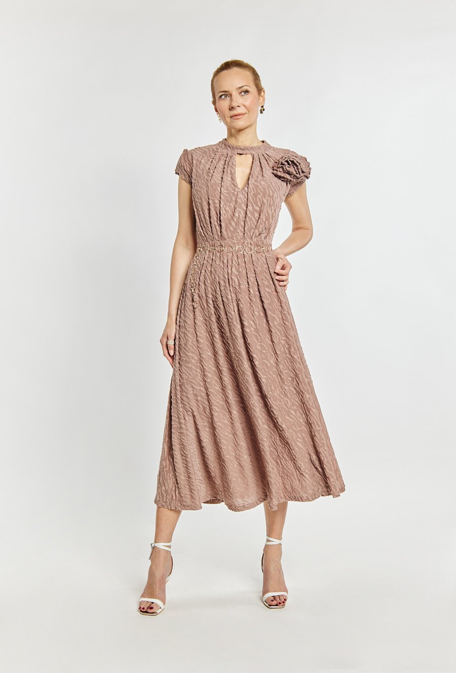 Sukienka Maxi z dekoracyjnym kwiatem 3D