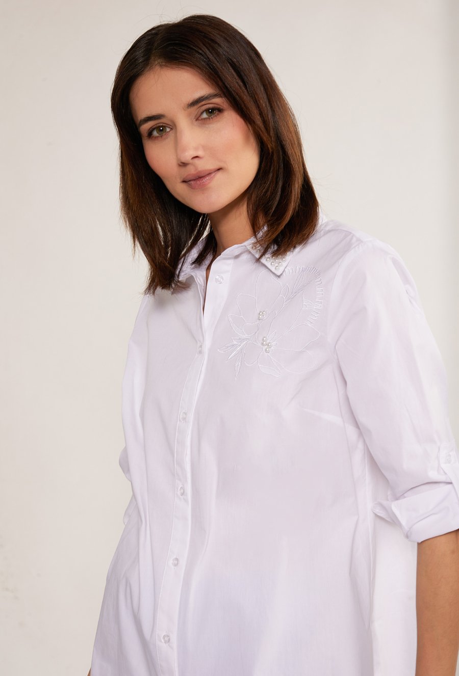 Koszula z biżuteryjną aplikacją