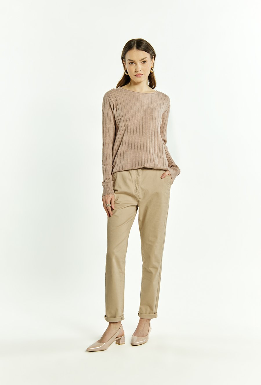 Prążkowany sweter damski