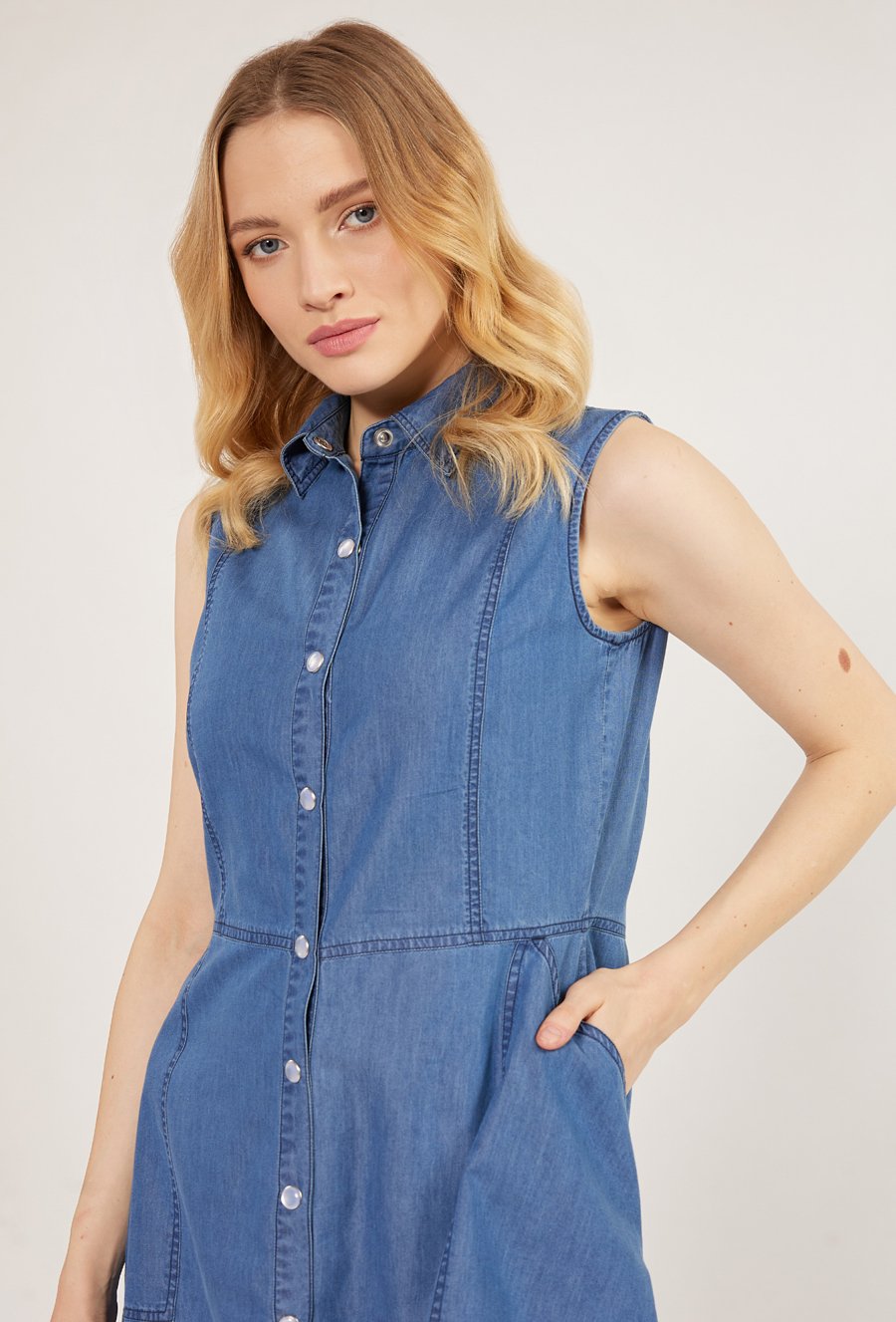 Jeansowa sukienka z kieszonkami