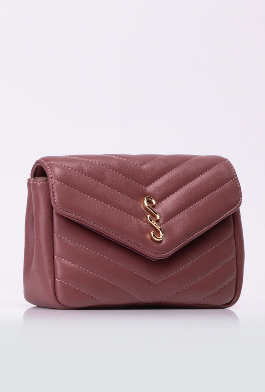 Pikowana kopert&oacute;wka na łańcuszku