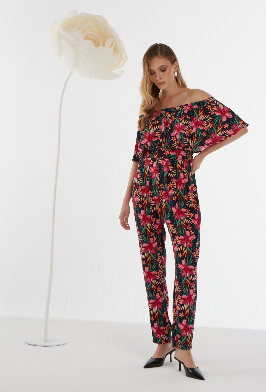 Wiskozowe spodnie w kolorowy wz&oacute;r