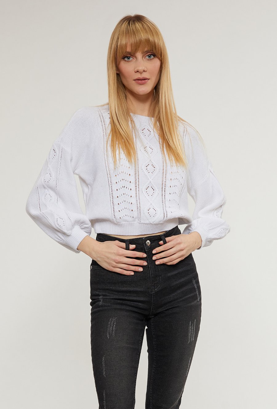 Sweter z szerokim rękawem