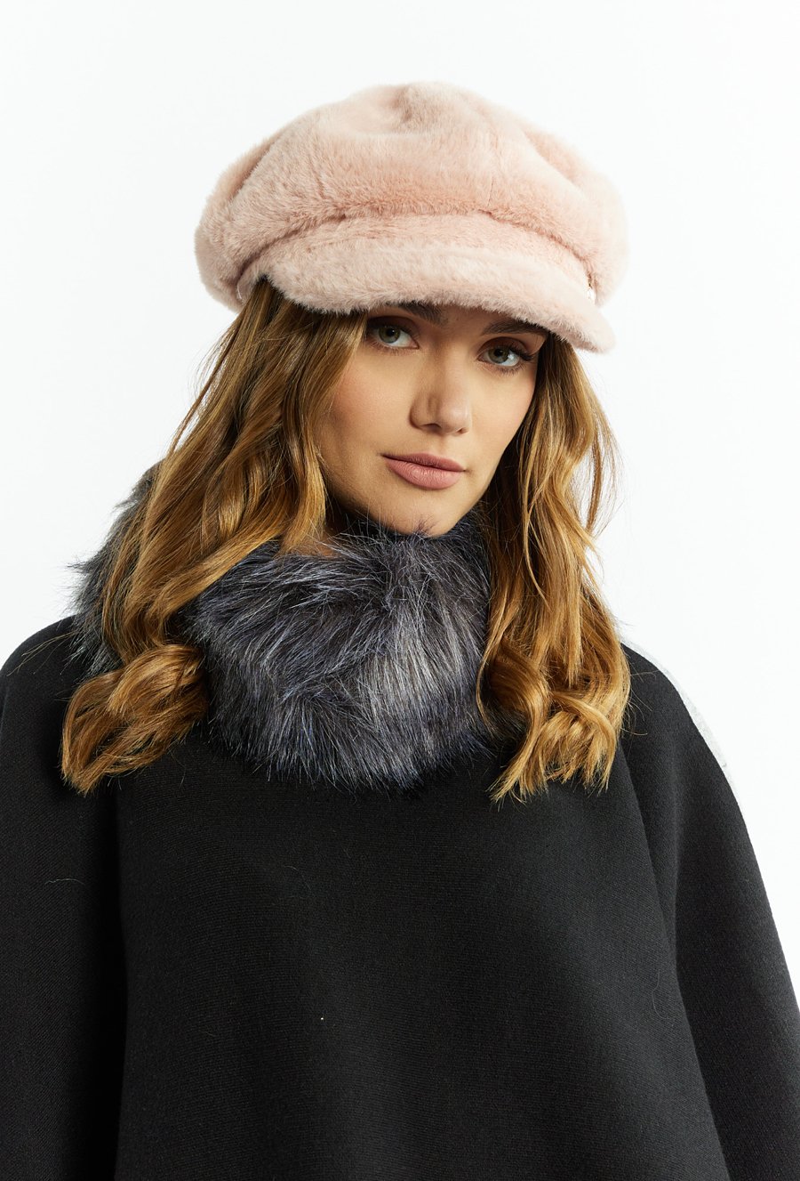 Kaszkiet damski z włosiem