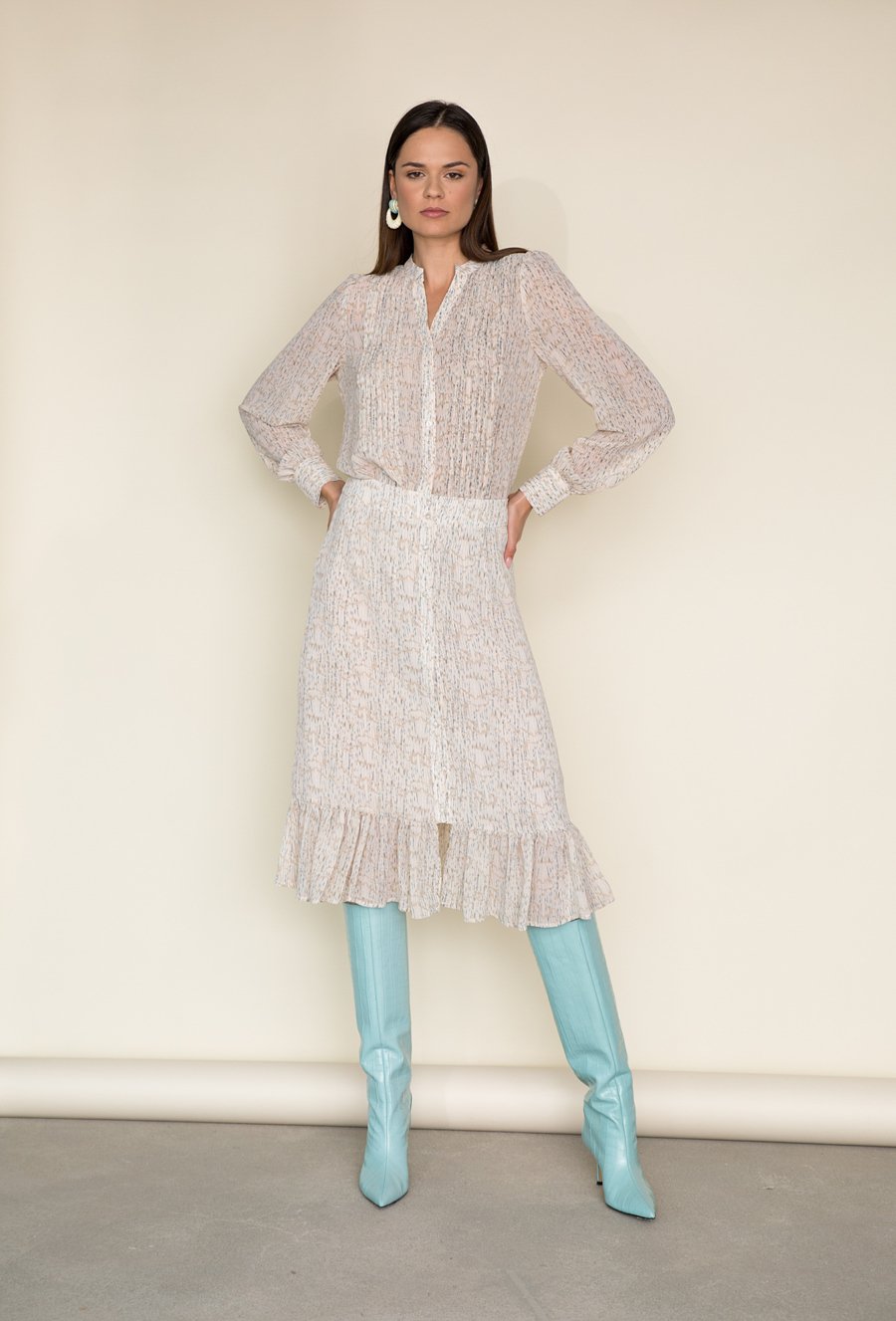 Zwiewna sp&oacute;dnica z falbaną