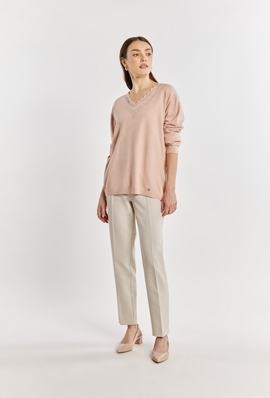 Sweter damski z dżetowym dekoltem