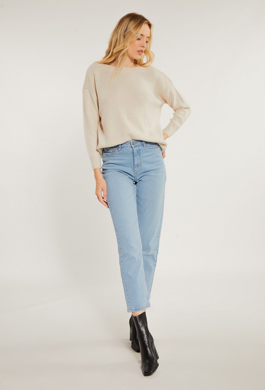 Jasno beżowy sweter