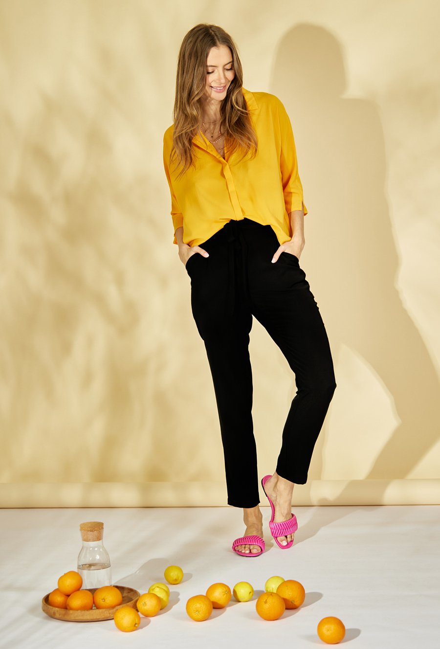 Czarne cygaretki z wysokim stanem