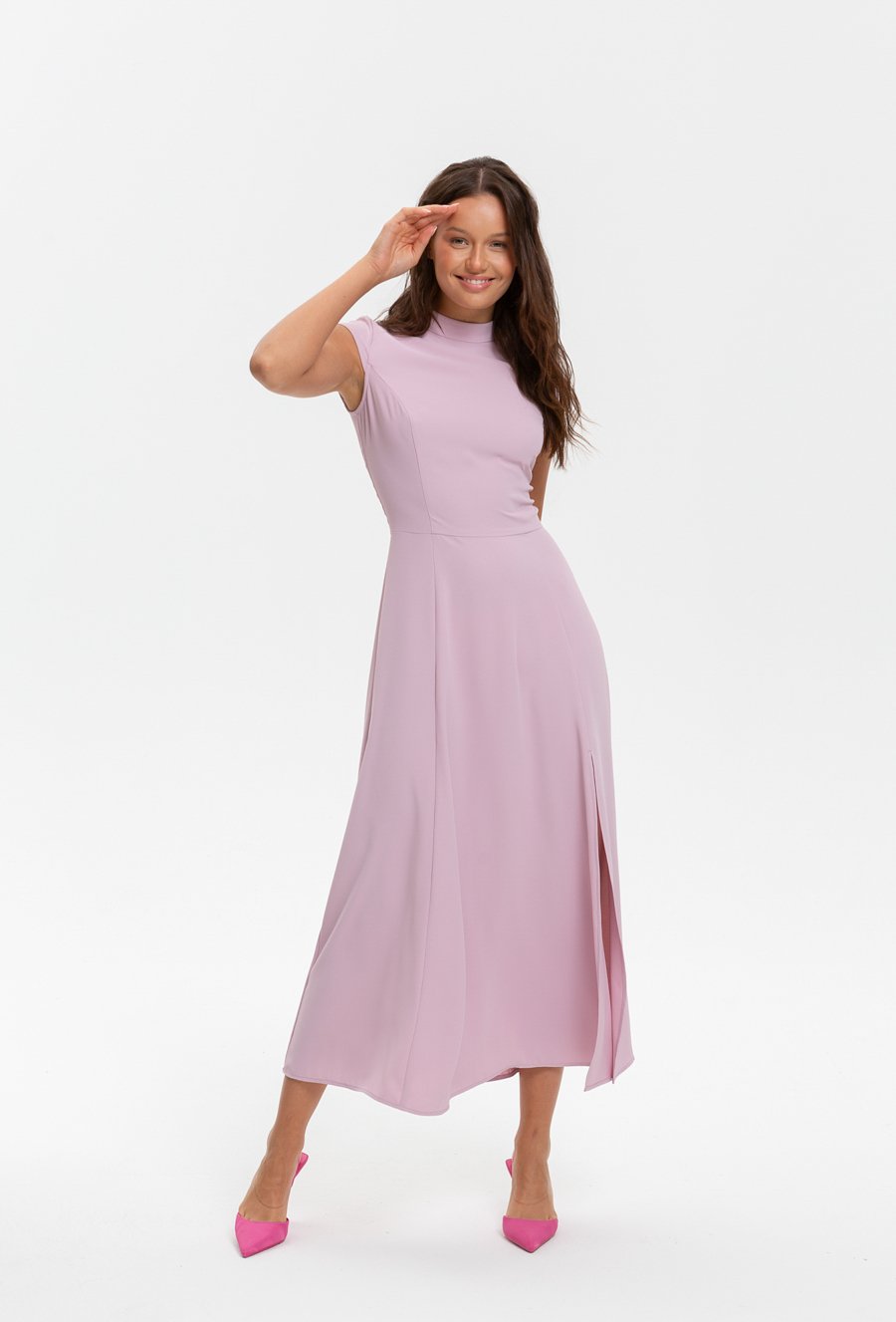 Długa sukienka ze st&oacute;jką