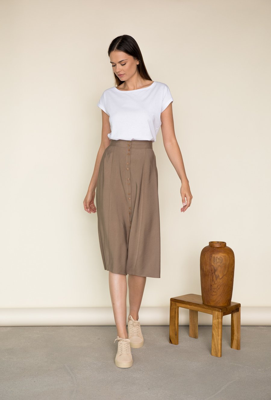 Sp&oacute;dnica damska na guziki