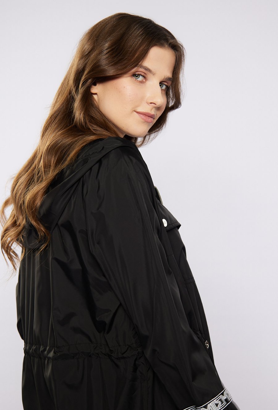 Gładki płaszcz damski typu parka