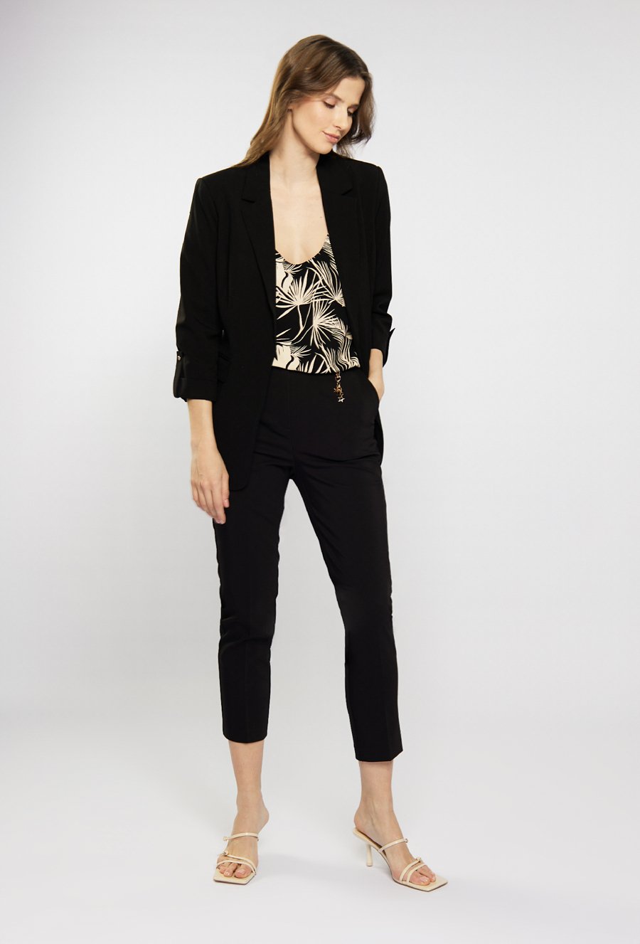 Materiałowe spodnie ze zwężanymi nogawkami