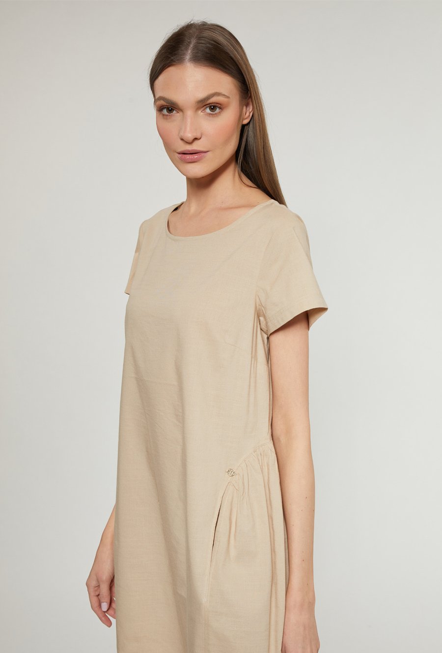 Sukienka damska z kr&oacute;tkimi rękawami