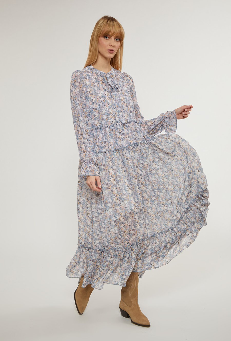 Sukienka maxi z wiązaniem przy dekolcie