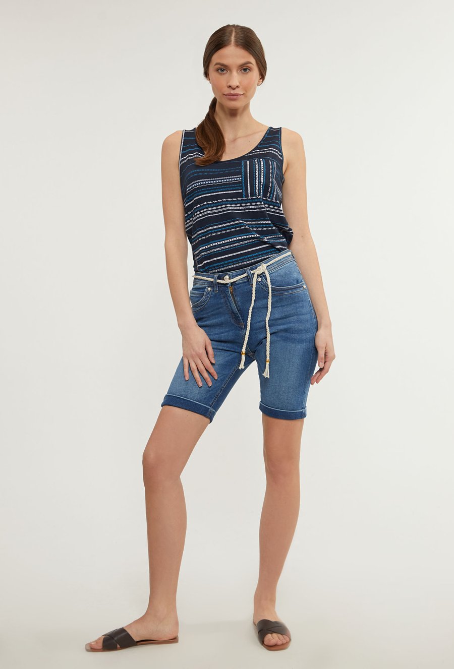 Jeansowe shorty z wyższym stanem