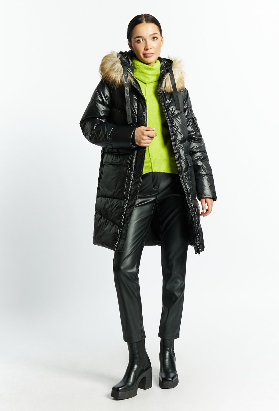 Pikowany płaszcz z kapturem