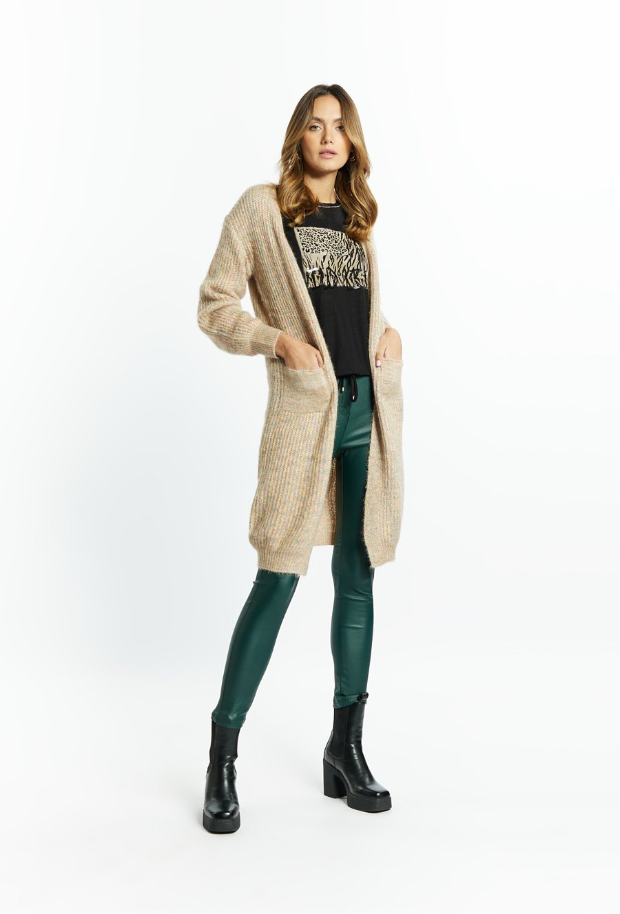 Kardigan damski z kr&oacute;tkim włosiem