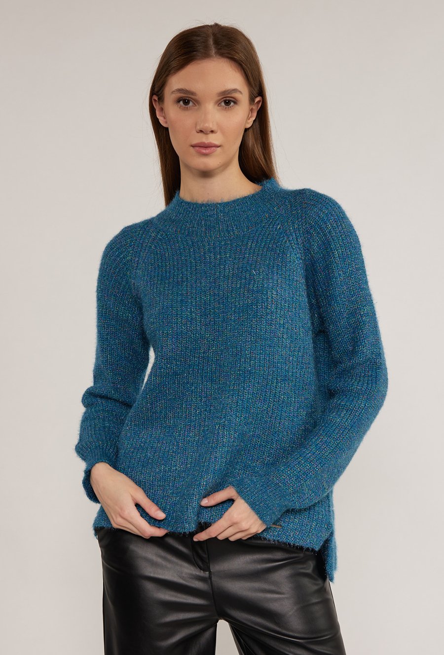 Sweter z dłuższym tyłem