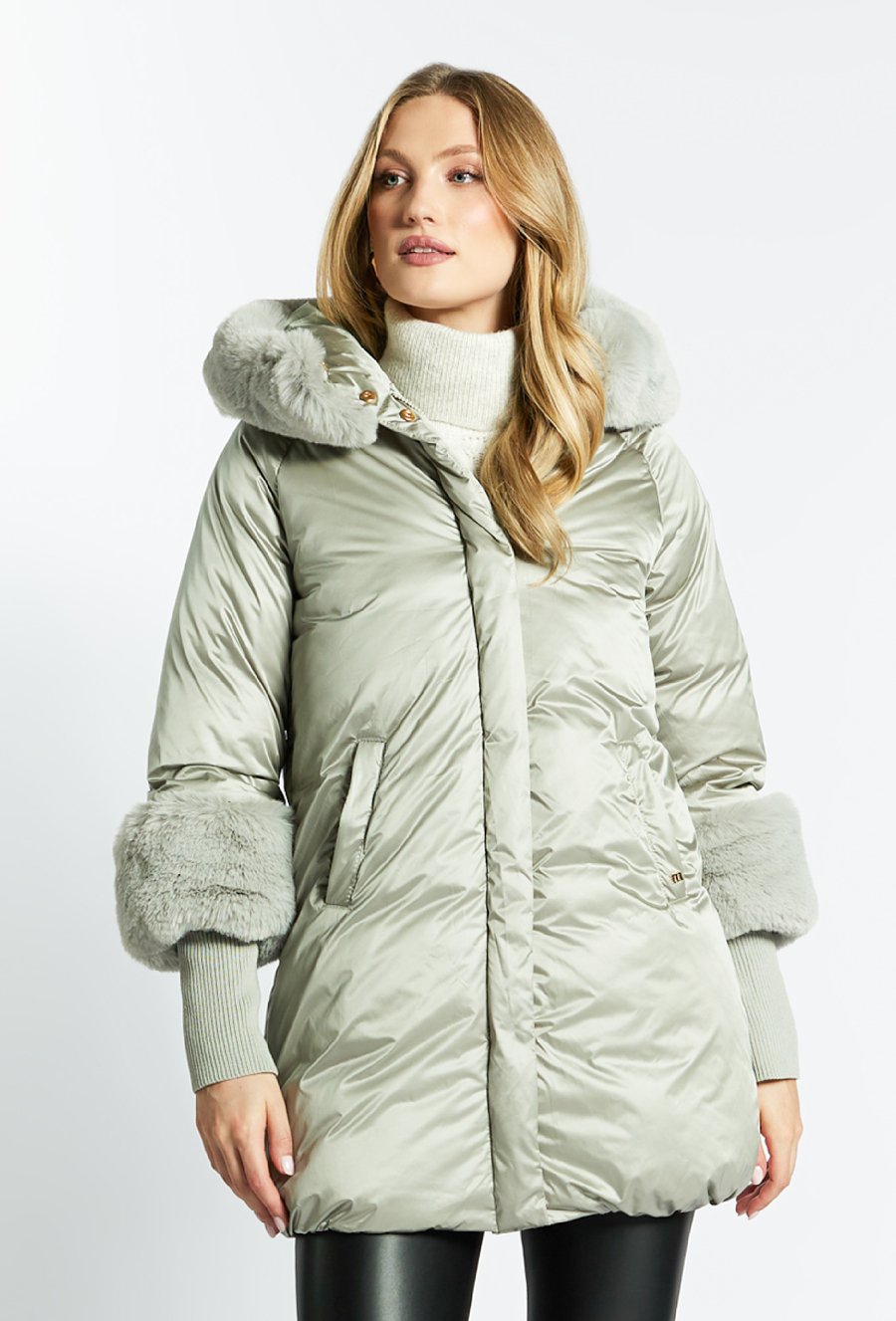 Płaszcz damski z kapturem