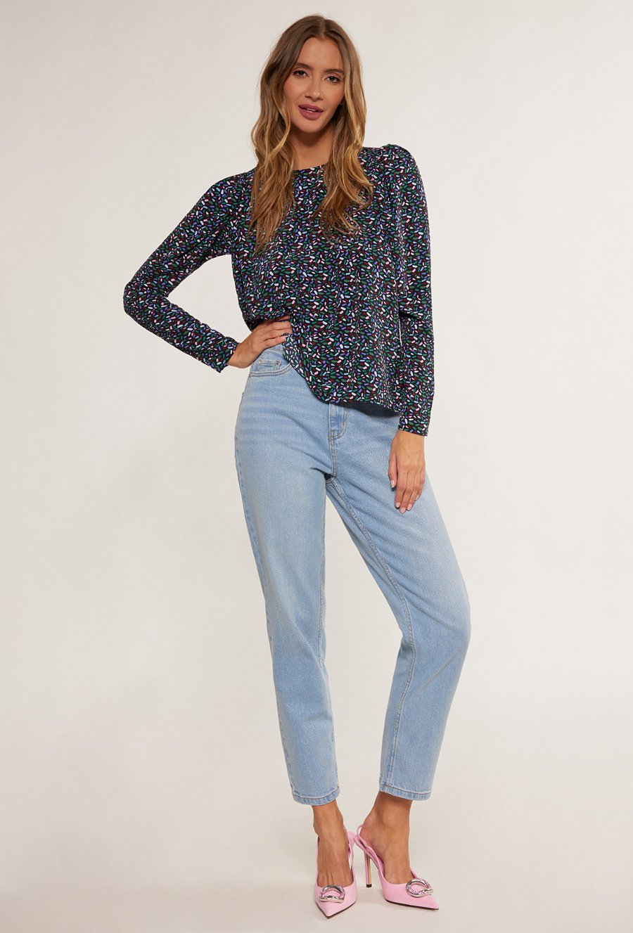 Wzorzysta bluzka z długim rękawem