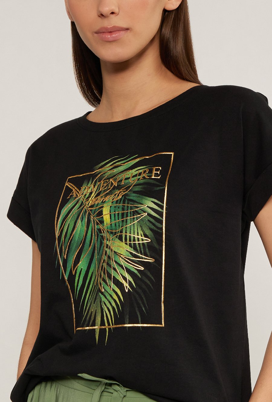 T-shirt z motywem roślinnym