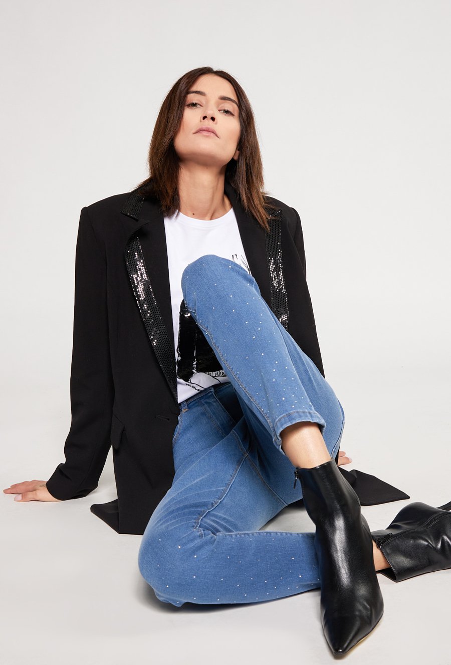 Jeansowe spodnie z aplikacją