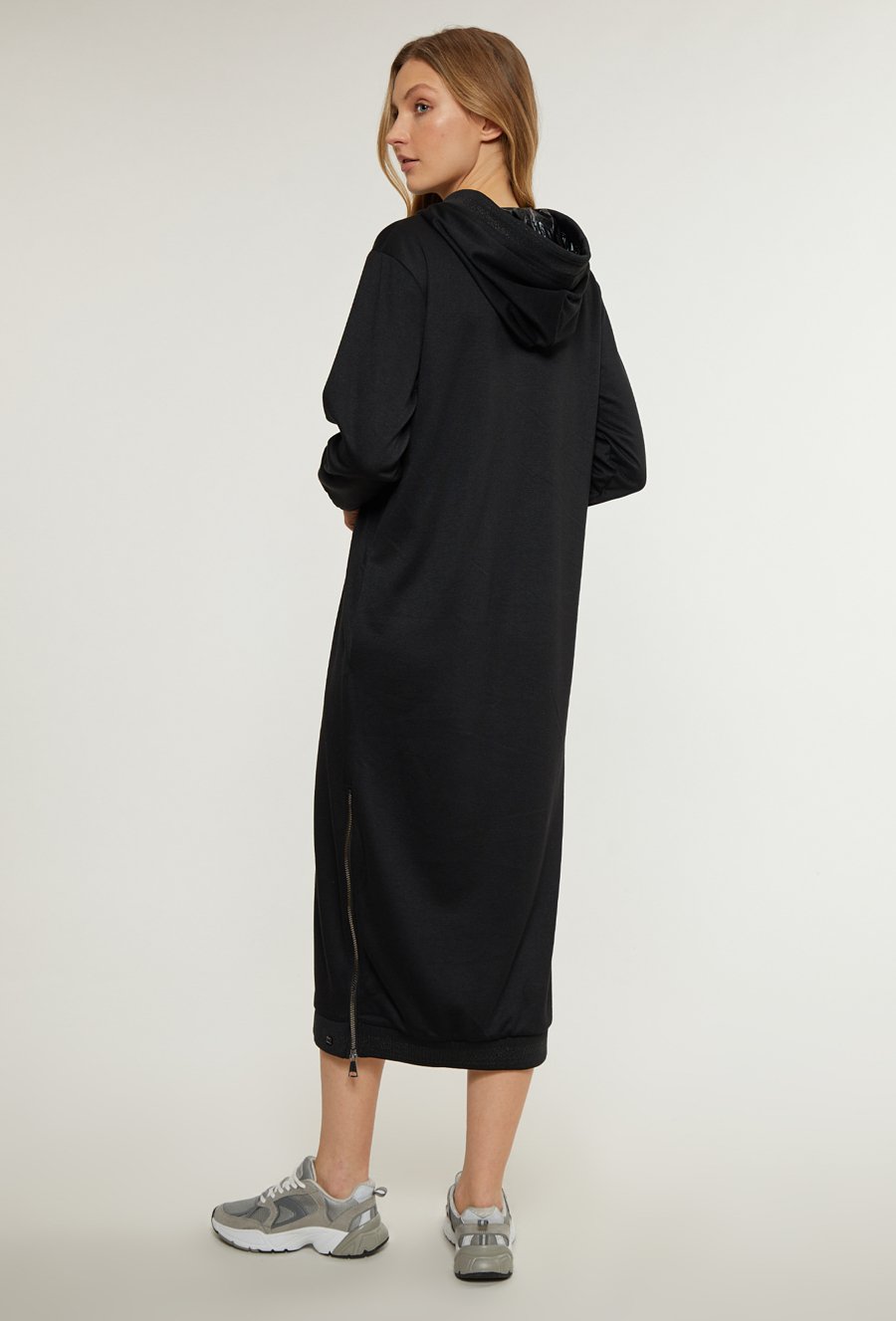 Dresowa sukienka midi