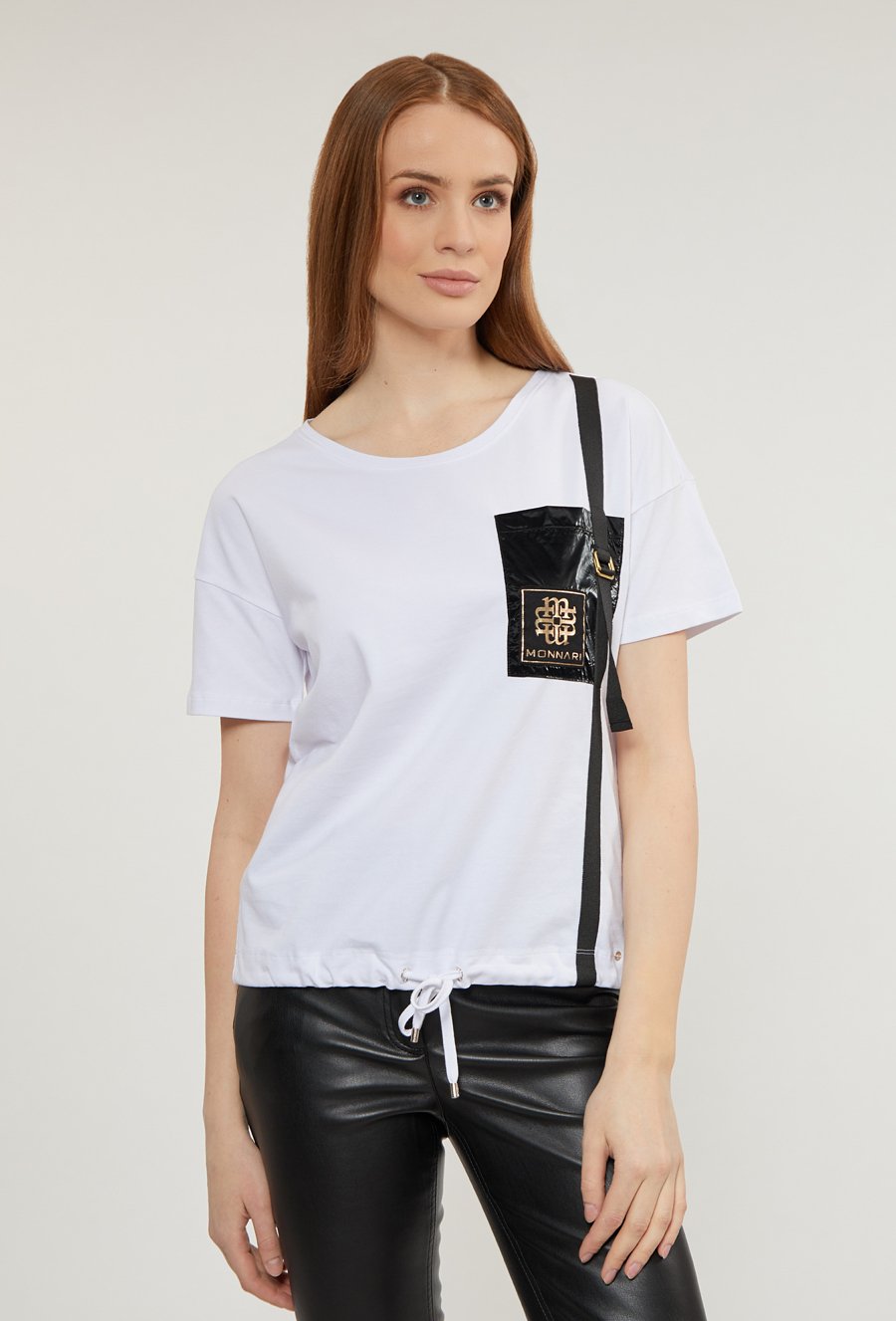 T-shirt z wiązaniem u dołu